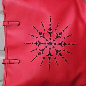 🆕️ Red large shoulder bag with laser cutout by Crabtree & Evelyn NWT